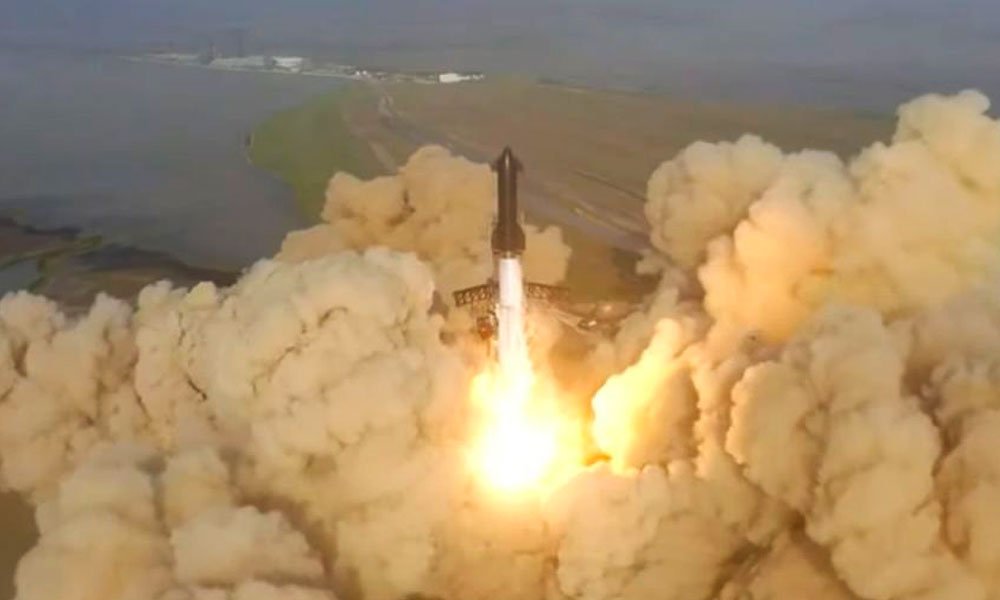 Space X rocket explodes