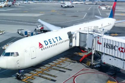 Delta Flight Diverted to New York After Passengers Are Served Spoiled Food