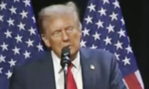 'What Was That Sound?': Trump Accused of Farting, Possibly Soiling Himself on Stage During Detroit Speech