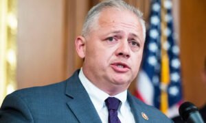 'Insanity!': Former GOP Lawmaker Calls Trump 'The Enemy Within' and Demands His Removal After Oval Office Incident