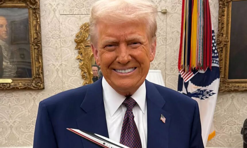 'It's Like a Horror Movie, Except It's Real Life': Elon Musk's Creepy Reflection in Trump's Oval Office Photo Stuns Internet