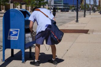 Top Democrat Sounds Off on Trump's Plan to Privatize U.S. Postal Service