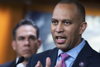 National Security in Peril: Jeffries Calls for Probe of Trump’s Reckless Administration After Shocking Military Breach