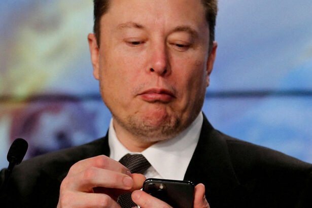 Elon Musk's 'X' Removes Community Notes Clarifying War Plan Text Leaks