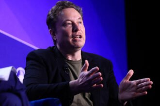 Elon Musk Begs Tesla Employees to 'Hold on to Your Stock' As Shares Lose Value by the Minute