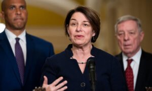 'It's a Distraction': U.S. Senator Exposes Trump’s Talk of Suspending Basic Rights as ‘Smoke Bomb’ to Hide Economic Collapse