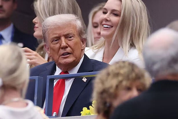 Internet Erupts After Trump Spotted Clamping Blue Pill Between His Teeth at US Open