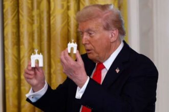 Trump ‘Lost in a Bubble’: Vanity Projects and Shutdown Gamble Could Leave GOP ‘Wiped Out,’ MSNBC Panel Warns
