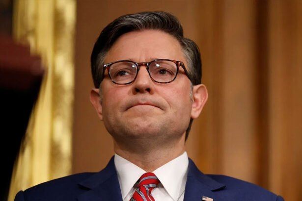 ‘He’s Probably Going to Lose the Speakership’: Senator Calls Out Johnson’s Shutdown Gamble