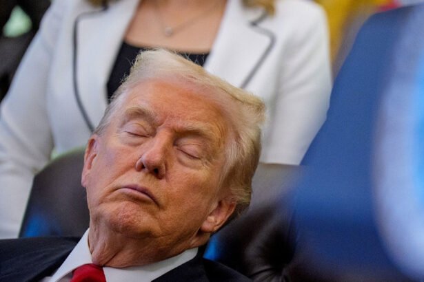 ‘He’s Old and Weak’: GOP Panic Deepens as Internal Fight Erupts Over Trump’s Declining Health and Stamina