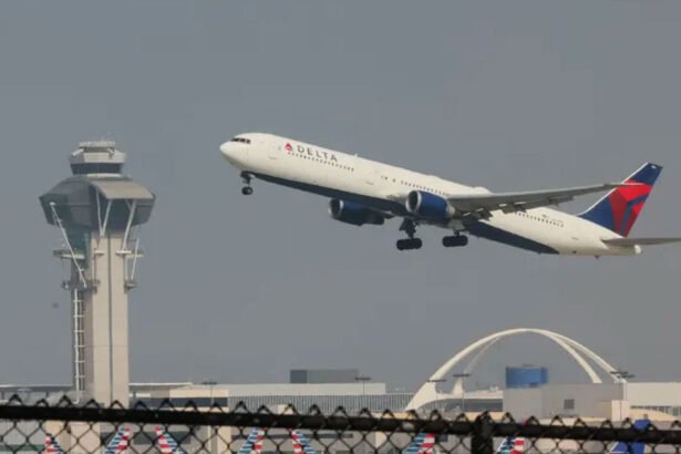 Trump Threatens to Ground America Over Government Shutdown: FAA to Slash Flights if No Deal Reached