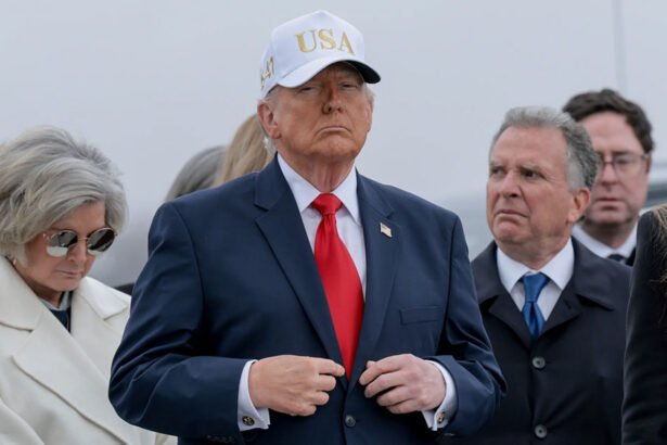 'Unfit to be Commander in Chief': Trump Ripped for Using Bodies of Fallen American Soldiers to Raise Campaign Cash