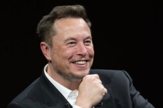 'This Is 100% Fraud': Financial Experts Warn Elon Musk Is About to Funnel Americans' 401(k) Money Into His Struggling Space Company