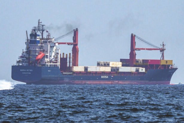 Trump’s Iran Deal Already Breaking Down as Iran Moves to Close Strait of Hormuz Again
