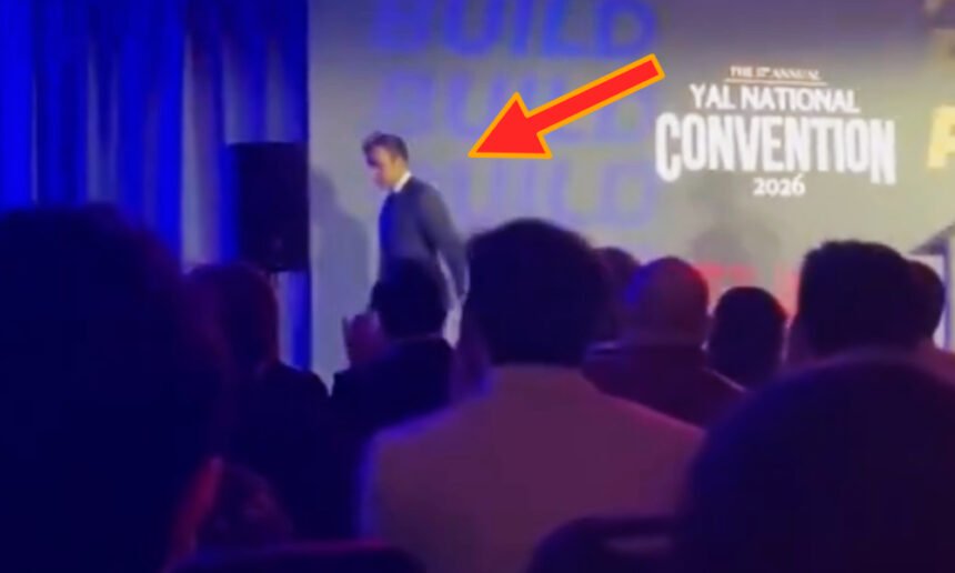 'Peace out': Vivek Ramaswamy flees stage after furious right-wing crowd boos him off in Ohio