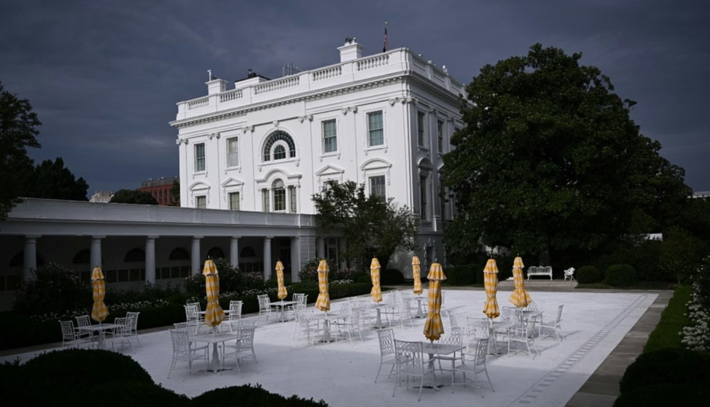 President Donald Trump's controversial redesign of the White House Rose Garden bears an uncanny resemblance to those found at his Mar-a-Lago resort. 