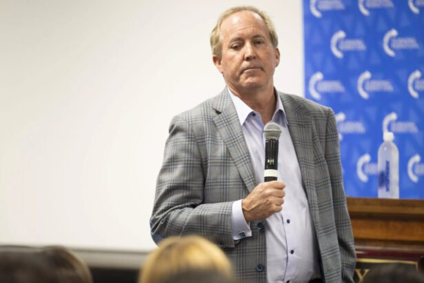 Ken Paxton crumbles when voter asks why he cheated on his wife