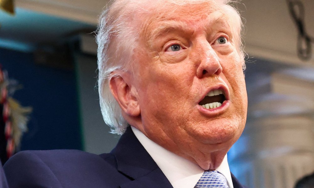Trump Demands Canadian Firms Move to US, Cites Trade Deficit