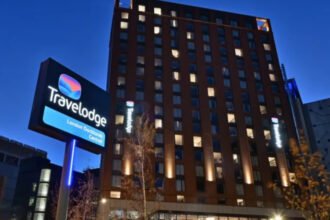 Woman flees abuser to hotel—then staff handed him the key to her room