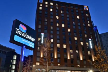 Woman flees abuser to hotel—then staff handed him the key to her room