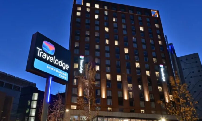 Woman flees abuser to hotel—then staff handed him the key to her room