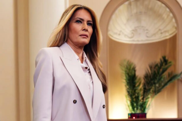 Melania gives CNN press credential despite Trump’s ban on the outlet